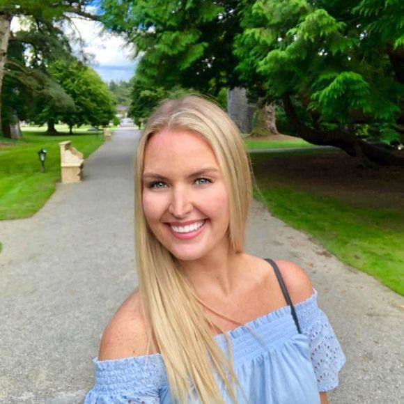 Meet your Posher, Ciara - Picture 1 of 1